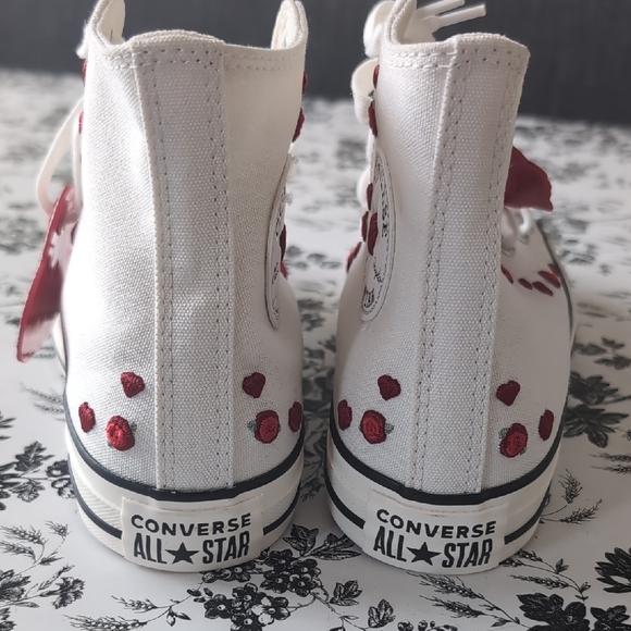 White High-Top Sneakers with Red Roses 🌹 - Picture 3 of 10